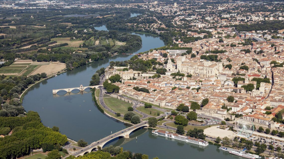 LES MEILLEURES ASTUCES POUR DECOUVRIR LA CITE DES PAPES A AVIGNON