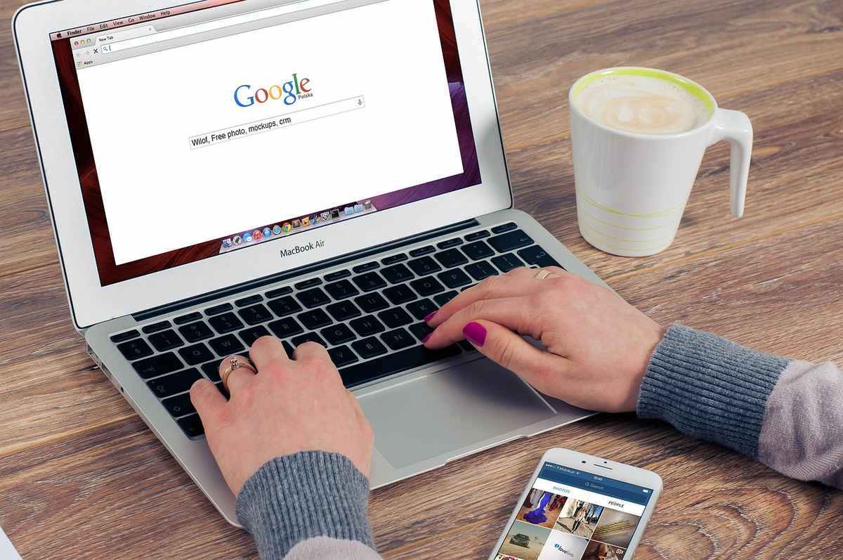Un écran d'ordinateur affichant une page web en cours de modification